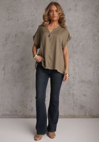 Renee - Ciemnobeżowa Bluzka z Lnem i Wiskozą o Nietoperzowym Kroju z Krótkim Rękawem Herira. Okazja: na co dzień. Typ kołnierza: dekolt w serek. Kolor: beżowy. Długość: krótkie. Wzór: aplikacja. Materiał: wiskoza, len. Długość rękawa: krótki rękaw. Sezon: lato. Styl: elegancki, casual #4