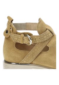 Żółte Botki Lemar Damskie Modne Buty Wiosenne. Okazja: na co dzień. Zapięcie: klamry. Kolor: żółty. Materiał: zamsz, skóra. Sezon: wiosna. Styl: casual #4