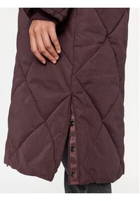Wrangler Płaszcz zimowy 112342650 Bordowy Regular Fit. Kolor: czerwony. Materiał: syntetyk. Sezon: zima