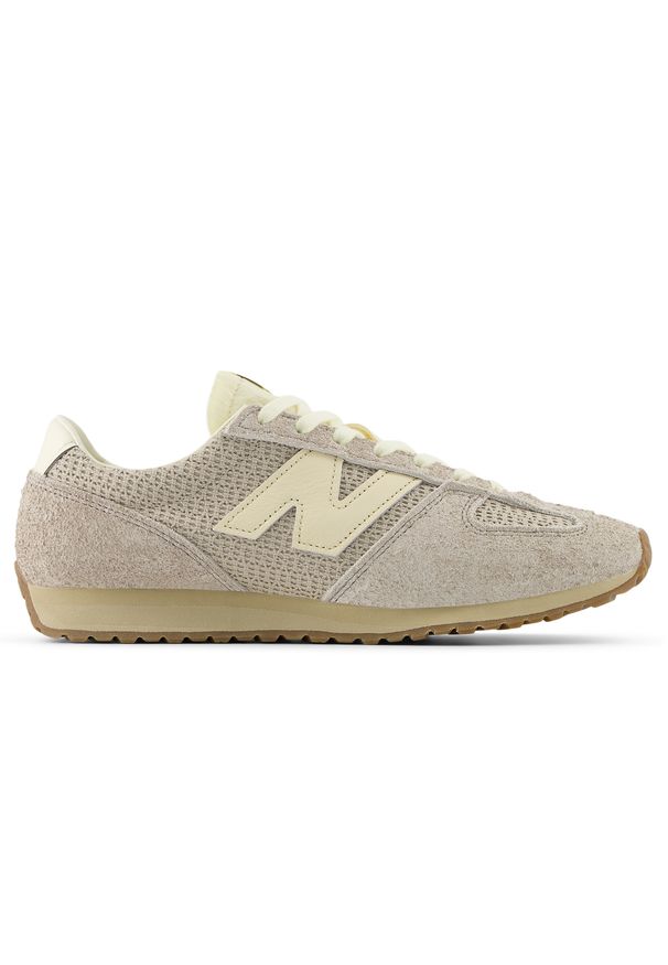 Buty unisex New Balance U471RB – beżowe. Kolor: beżowy. Materiał: zamsz, materiał, syntetyk. Szerokość cholewki: normalna. Wzór: jodełka. Sezon: lato