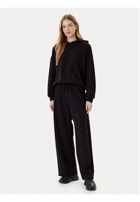 only - ONLY Spodnie dresowe Scarlet 15355811 Czarny Regular Fit. Kolor: czarny. Materiał: syntetyk