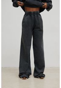 Marsala - Spodnie z szerokimi nogawkami w kolorze FADED GREY - MEMPHIS-S. Okazja: na spacer, na co dzień. Materiał: bawełna, dresówka, dzianina. Wzór: ze splotem. Styl: casual, elegancki