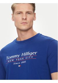 TOMMY HILFIGER - Tommy Hilfiger T-Shirt Center Stack MW0MW38621 Niebieski Regular Fit. Kolor: niebieski. Materiał: bawełna #4