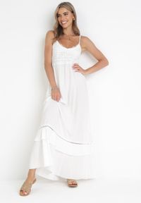 Born2be - Biała Sukienka Maxi na Cienkich Ramiączkach z Falbankami i Koronką Vealani. Typ kołnierza: kołnierz z falbankami. Kolor: biały. Materiał: koronka. Długość rękawa: na ramiączkach. Wzór: koronka. Typ sukienki: rozkloszowane. Styl: wakacyjny. Długość: maxi #1