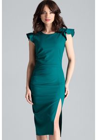 Lenitif - Koktajlowa sukienka midi z rozcięciem z przodu zielona. Okazja: na ślub cywilny, na wesele. Kolor: zielony. Materiał: tkanina. Długość rękawa: bez rękawów. Typ sukienki: ołówkowe. Styl: wizytowy. Długość: midi #1