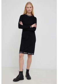 DKNY - Dkny sukienka DD1JN286 kolor czarny mini dopasowana. Kolor: czarny. Materiał: dzianina. Długość rękawa: długi rękaw. Typ sukienki: dopasowane. Długość: mini #3
