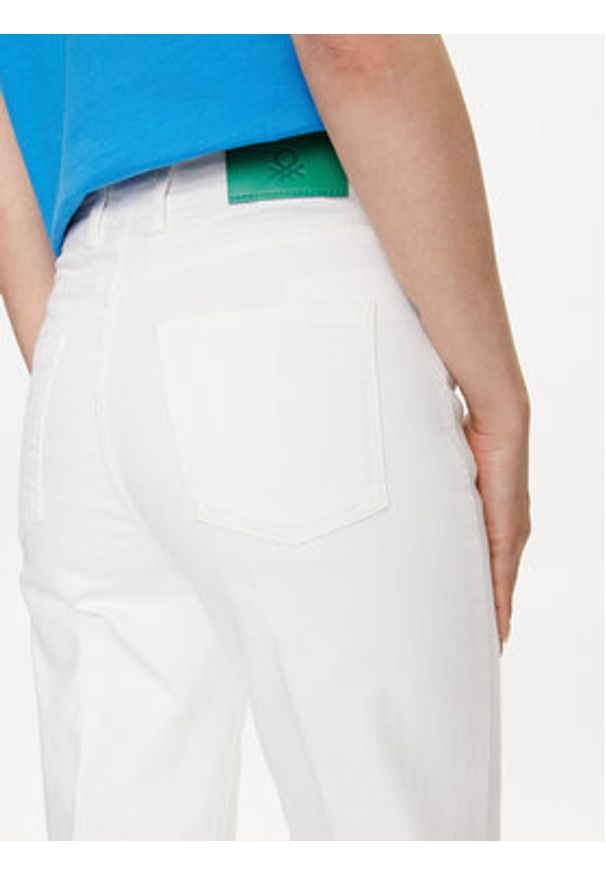 United Colors of Benetton - United Colors Of Benetton Jeansy 49FWDE01S Biały Flare Fit. Kolor: biały