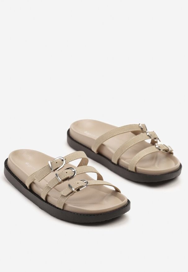 Born2be - Ciemnobeżowe Klapki z Klamrami i Trzema Paskami Ralfitra. Okazja: na co dzień. Kolor: beżowy. Materiał: jeans. Obcas: na obcasie. Styl: elegancki, casual. Wysokość obcasa: niski