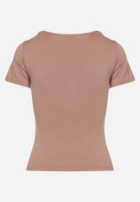 Born2be - Ciemnoróżowy T-shirt z Wiskozą o Dopasowanym Kroju z Dekoltem w Serek Folarisse. Typ kołnierza: dekolt w serek. Kolor: różowy. Materiał: wiskoza #5