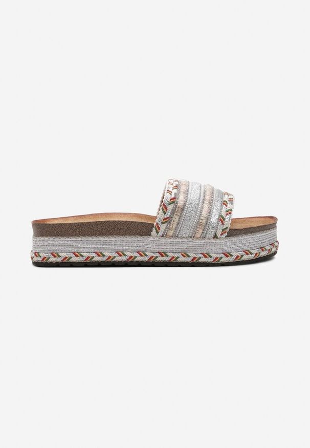 Renee - Srebrne Klapki Boho z Ozdobną Plecionką i Cyrkoniami Emillia. Nosek buta: otwarty. Kolor: srebrny. Wzór: aplikacja. Sezon: lato. Styl: boho
