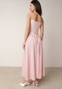 Born2be - Różowa Bawełniana Sukienka Koktajlowa na Ramiączkach z Asymetryczną Górą Thelis. Okazja: na co dzień. Typ kołnierza: dekolt kwadratowy. Kolor: różowy. Wzór: gładki. Typ sukienki: asymetryczne. Materiał: bawełna. Długość rękawa: na ramiączkach. Sezon: lato. Styl: wizytowy #7