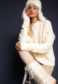 Renee - Jasnobeżowy Grubo Pleciony Sweter z Wełną i Bawełną Bavime. Okazja: na co dzień. Kolor: beżowy. Materiał: wełna, bawełna. Sezon: zima. Styl: casual, elegancki #3