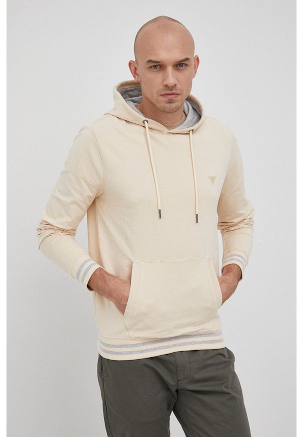 Guess Bluza męska kolor beżowy z kapturem gładka. Okazja: na co dzień. Typ kołnierza: kaptur. Kolor: beżowy. Materiał: dzianina. Wzór: gładki. Styl: casual