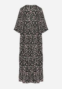 Born2be - Czarna Bawełniana Sukienka Rozkloszowana w Drobne Kwiatki z Chwostem Orrilva. Okazja: na imprezę, na co dzień. Typ kołnierza: dekolt w łódkę. Kolor: czarny. Materiał: bawełna. Wzór: kwiaty. Sezon: wiosna. Styl: elegancki, casual #5