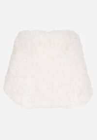 Born2be - Białe Ponczo Etola z Futerka w Stylu Szala Cahreva. Okazja: na wesele, na ślub cywilny, na imprezę. Kolor: biały. Materiał: futro. Styl: klasyczny, elegancki #8