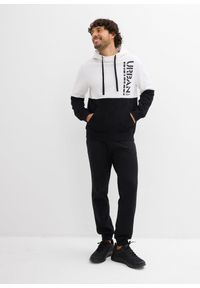 bonprix - Bluza z kapturem slim fit. Typ kołnierza: kaptur. Kolor: czarny. Wzór: nadruk. Styl: sportowy