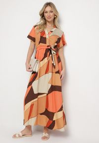Born2be - Jasnobrązowa Sukienka Rozkloszowana z Wiskozy w Geometryczny Wzór z Paskiem Ranislla. Okazja: na co dzień. Typ kołnierza: dekolt w serek. Kolor: brązowy. Materiał: wiskoza. Długość rękawa: krótki rękaw. Wzór: geometria. Styl: elegancki, casual #6