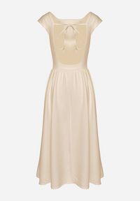 Born2be - Beżowa Sukienka o Rozkloszowanym Kroju z Wiązaniem i Dekoltem w Łódkę Aladriela. Okazja: na co dzień. Typ kołnierza: dekolt w łódkę. Kolor: beżowy. Długość rękawa: krótki rękaw. Sezon: wiosna, lato. Styl: klasyczny, casual #2