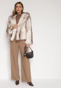 Born2be - Jasnobeżowa Futrzana Kurtka z Nieodpinanym Kapturem Tusarea. Kolor: beżowy. Materiał: futro. Styl: elegancki #5