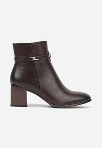 Born2be - Brązowe Eleganckie Botki na Niskim Słupku z Ozdobnym Paskiem z Aplikacją Avelerie. Okazja: na spotkanie biznesowe. Zapięcie: pasek. Kolor: brązowy. Wzór: aplikacja. Obcas: na słupku. Styl: elegancki #7