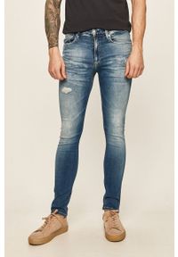 Calvin Klein Jeans - Jeansy CKJ 016. Kolor: niebieski. Materiał: bawełna, poliester, denim, elastan #1