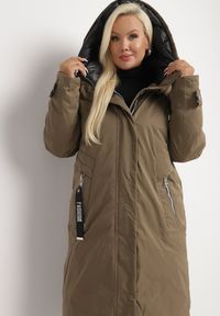 Born2be - Ciemnozielona Kurtka z Kapturem o Wydłużonym Fasonie z Kieszeniami na Suwak Loreldra. Typ kołnierza: kaptur. Kolor: zielony #5