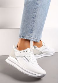 Renee - Białe Sneakersy na Piankowej Podeszwie z Brokatowymi Wstawkami Pallasia. Okazja: na co dzień. Kolor: biały. Materiał: jeans