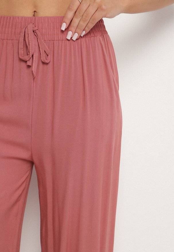 Born2be - Różowe Wiskozowe Spodnie o Szerokim Kroju z Wysokim Stanem Nairolla. Okazja: na co dzień. Stan: podwyższony. Kolor: różowy. Materiał: wiskoza. Długość: długie. Styl: casual, elegancki