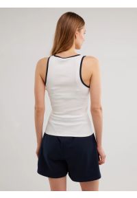 Big-Star - Koszulka damska slim na ramiączkach z kontrastowym wykoŅczeniem biała Arisa 100. Kolor: biały. Materiał: prążkowany, materiał, jeans. Długość rękawa: na ramiączkach. Wzór: haft. Sezon: lato #4