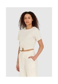 Guess - GUESS Kremowy t-shirt damski cropped fit piercing, Rozmiar L. Kolor: beżowy. Materiał: bawełna #5
