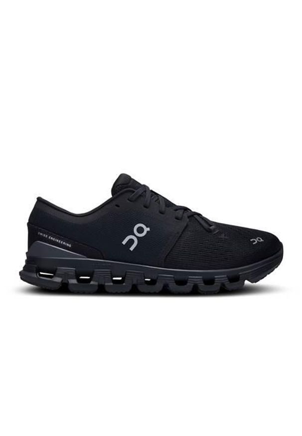 On Running - Buty do biegania damskie On Cloud X 4. Okazja: na co dzień. Kolor: czarny. Materiał: syntetyk, tkanina, materiał. Szerokość cholewki: normalna. Sport: bieganie