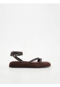 Reserved - Skórzane sandały z paskami - ciemnobrązowy. Zapięcie: pasek. Kolor: brązowy. Materiał: skóra