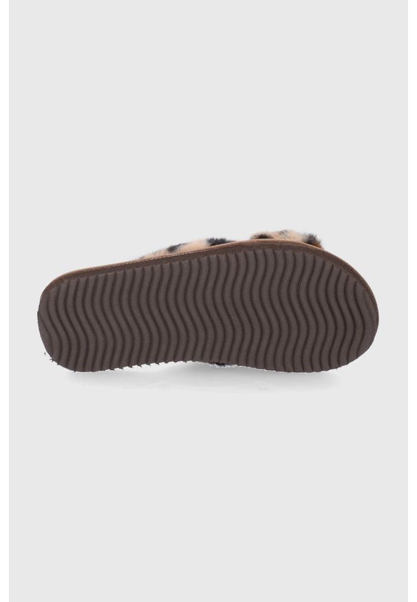 Flip*Flop Kapcie kolor brązowy. Kolor: brązowy. Materiał: guma, materiał