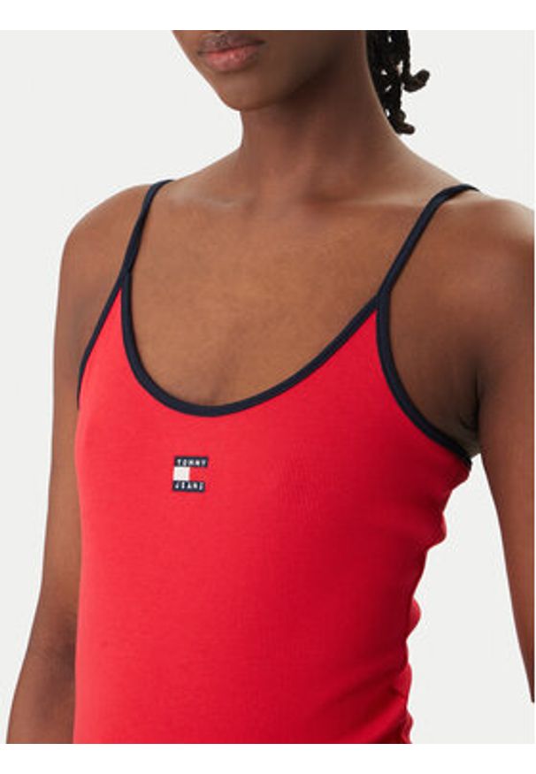 Tommy Jeans Top DW0DW22261 Czerwony Slim Fit. Kolor: czerwony. Materiał: bawełna