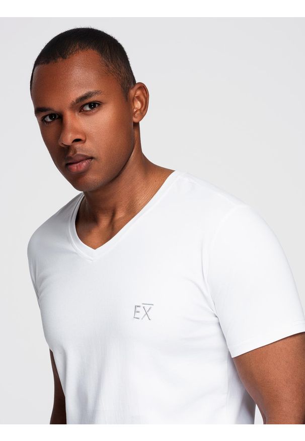 Ombre Clothing - Męski t-shirt V-neck SLIM FIT z elastanem i printem – biały V2 OM-TSBC-0221 - XXL. Okazja: na co dzień. Typ kołnierza: dekolt w serek. Kolor: biały. Materiał: elastan. Wzór: nadruk. Styl: casual