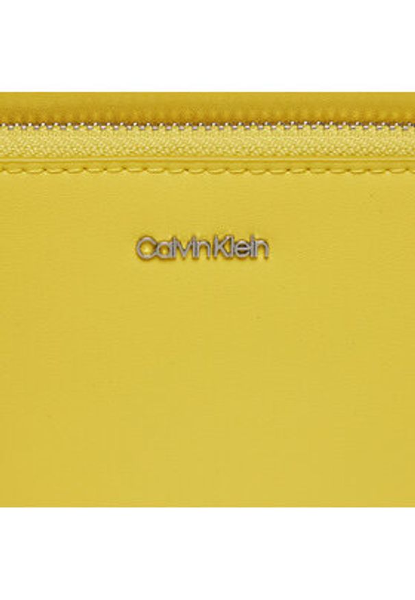 Calvin Klein Torebka Ck Must Camera Bag K60K611927 Żółty. Kolor: żółty. Materiał: skórzane