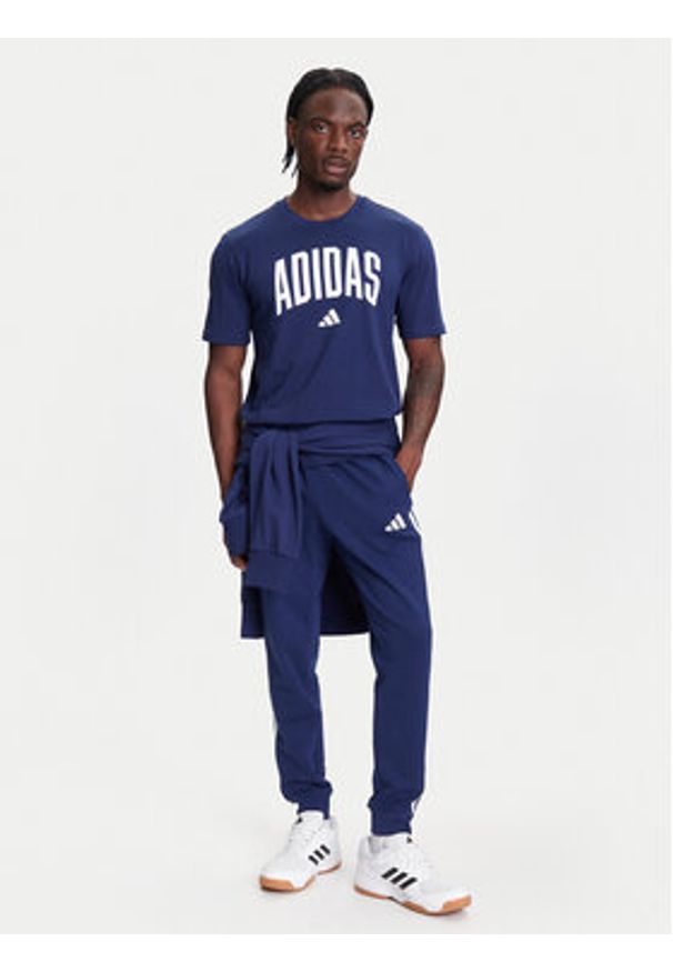Adidas - adidas T-Shirt Collegiate Lineage Graphic JM6417 Niebieski Regular Fit. Kolor: niebieski. Materiał: bawełna