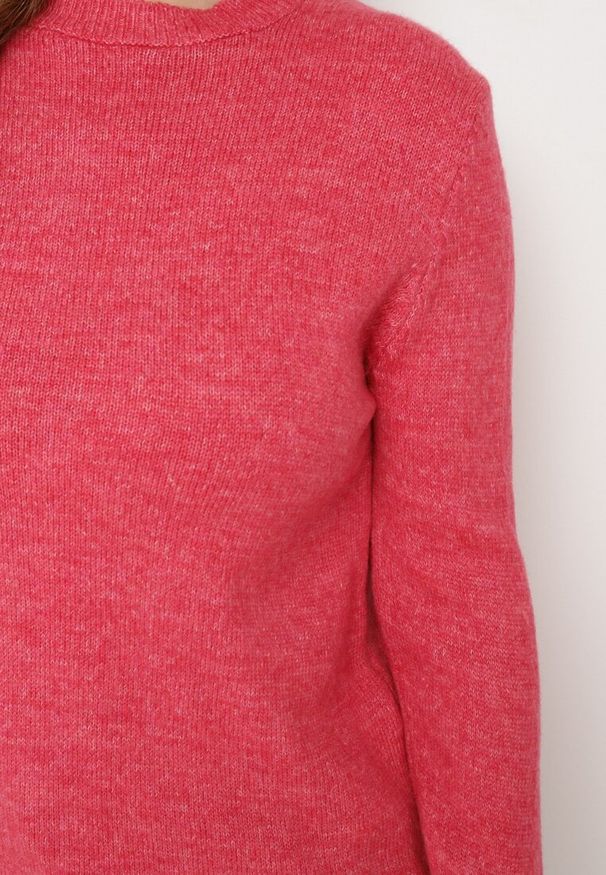Born2be - Różowy Sweter o Klasycznym Kroju Vitilia. Okazja: na spotkanie biznesowe, do pracy, na co dzień. Kolor: różowy. Materiał: jeans. Długość rękawa: długi rękaw. Długość: długie. Wzór: aplikacja. Styl: klasyczny