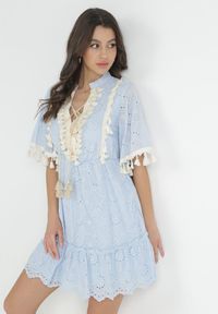 Born2be - Niebieska Bawełniana Sukienka z Ażurowym Zdobieniem i Chwostami Adenthea. Kolor: niebieski. Materiał: bawełna. Wzór: ażurowy, aplikacja. Długość: mini #1