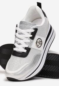 Renee - Srebrne Sneakersy na Niskiej Platformie Zdobione Brokatem Efinas. Kolor: srebrny. Wzór: aplikacja. Obcas: na platformie #2