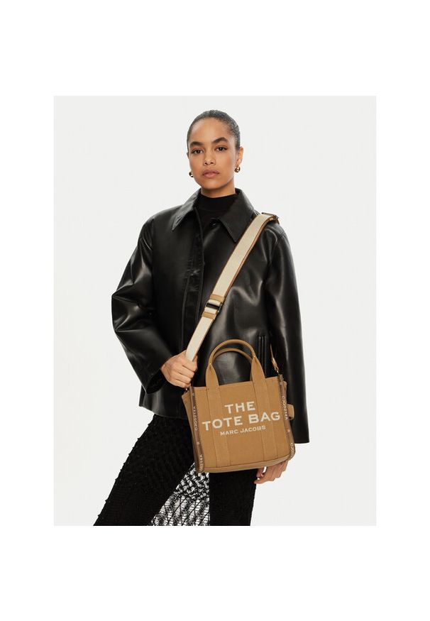 MARC JACOBS - Torebka Marc Jacobs. Kolor: brązowy