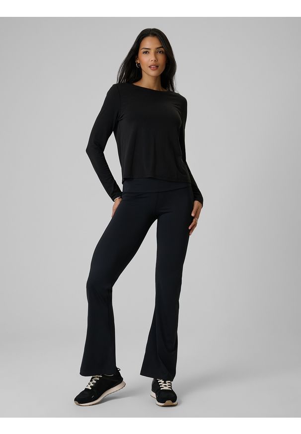 4f - 4F Legginsy z rozszerzanymi nogawkami damskie - czarne M. Okazja: na co dzień. Kolor: czarny. Materiał: skóra, materiał. Styl: casual, elegancki