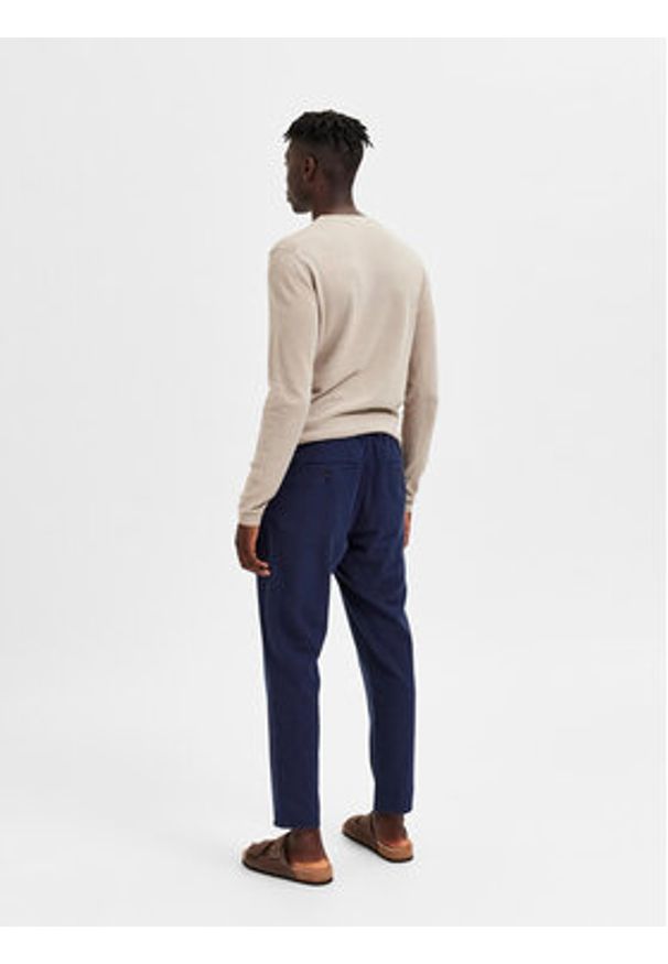 Selected Homme Chinosy 16087636 Granatowy Slim Tapered Fit. Kolor: niebieski. Materiał: bawełna