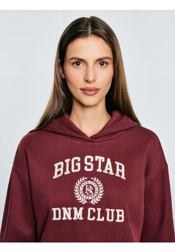 Big-Star - Bluza damska z kapturem z haftem bordowa Merta 604. Okazja: na co dzień. Typ kołnierza: kaptur. Kolor: czerwony. Materiał: dzianina, jeans. Wzór: haft. Styl: casual, klasyczny