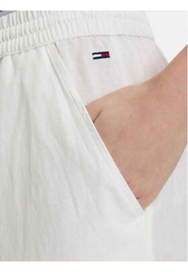 Tommy Jeans Spodnie materiałowe DW0DW22285 Biały Loose Fit. Kolor: biały. Materiał: len