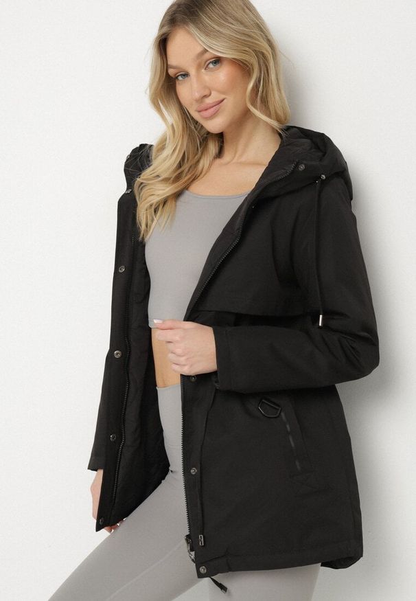 Born2be - Czarna Kurtka Parka Dwustronna Korilea. Okazja: na co dzień. Kolor: czarny. Wzór: gładki. Styl: klasyczny, elegancki, casual