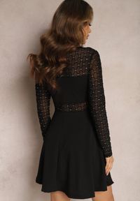 Renee - Czarna Rozkloszowana Sukienka Mini ze Wstawkami z Siateczki i Brokatu Liukas. Kolor: czarny. Długość rękawa: długi rękaw. Styl: klasyczny, elegancki. Długość: mini #5