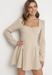 Born2be - Beżowa Koktajlowa Sukienka o Rozkloszowanym Kroju z Falbankami i Gorsetem Farian. Typ kołnierza: kołnierz z falbankami, dekolt gorset. Kolor: beżowy. Długość rękawa: długi rękaw. Typ sukienki: gorsetowe. Styl: wizytowy #6