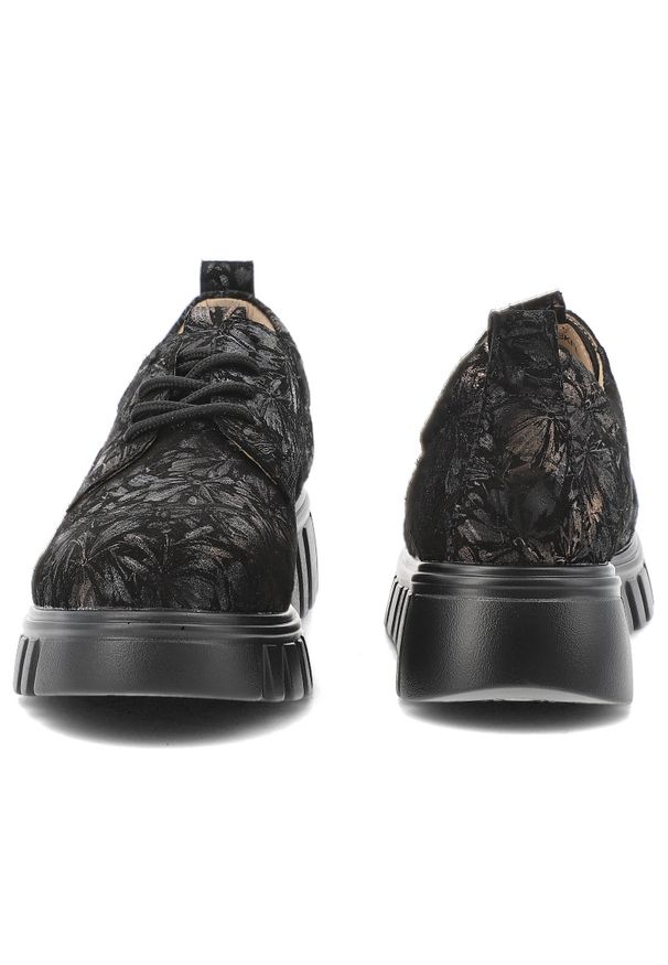 Czarne Sneakersy Filippo Eleganckie Obuwie Damskie. Okazja: na co dzień. Kolor: czarny. Szerokość cholewki: normalna. Wzór: aplikacja, kwiaty. Styl: elegancki