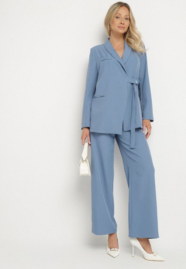 Born2be - Niebieski Garnitur Marynarka o Asymetrycznym Kroju i Szerokie Spodnie Purria. Kolor: niebieski